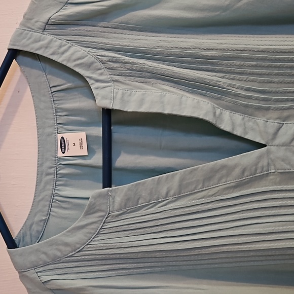 Old navy sleeveless top light blue medium - Picture 2 of 4